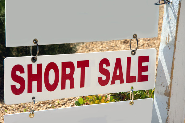 real estate sales sign marked Short Sale