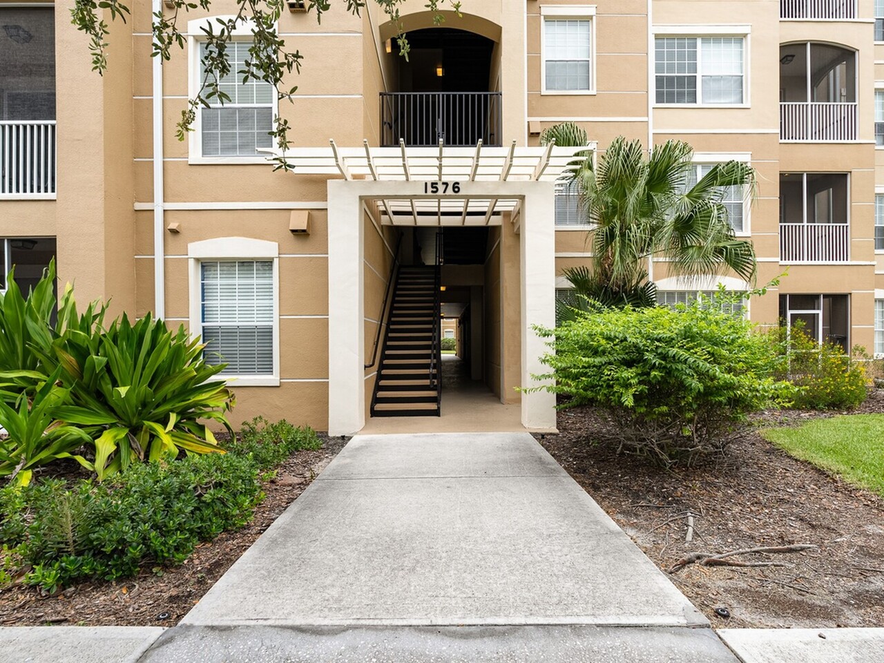 1576 Peregrine Circle #204